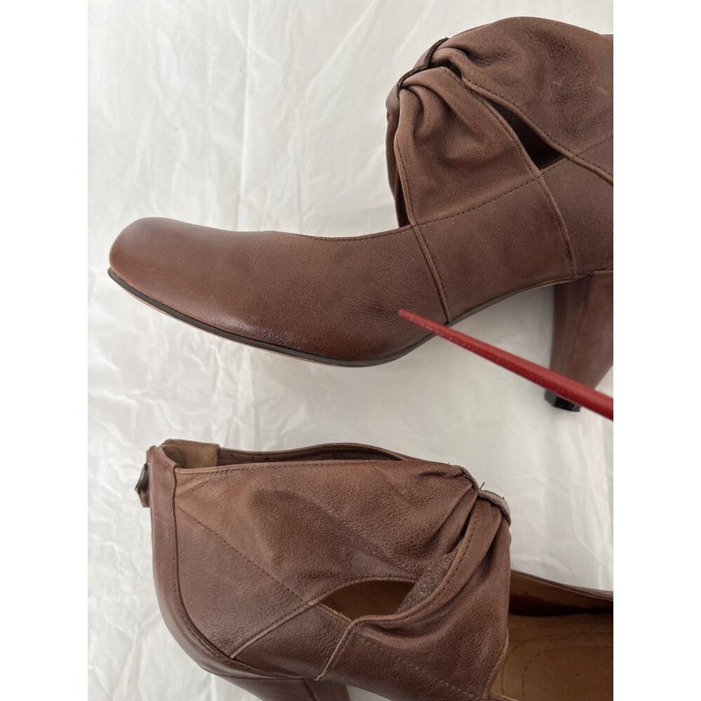 Indigo by Clarks Heels 8 Brown Leather Booties Cutout Knotted Detail Office Chic - Picture 6 of 16